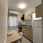 John Baker's Apartman Políhrono
