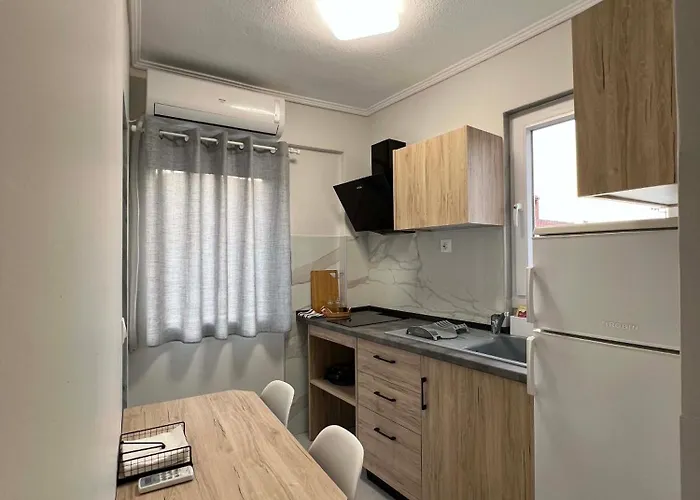 John Baker's Apartament Polychrono